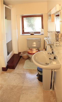 Coach House - Family bathroom